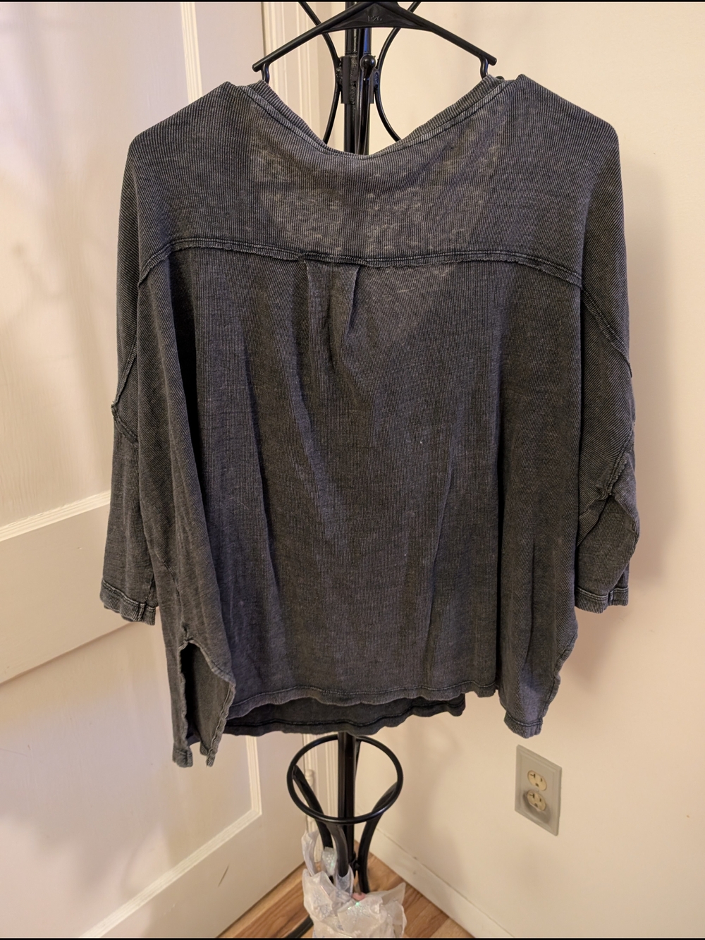 Free People Black Tee With Pockets Size Large - Picture 2 of 2